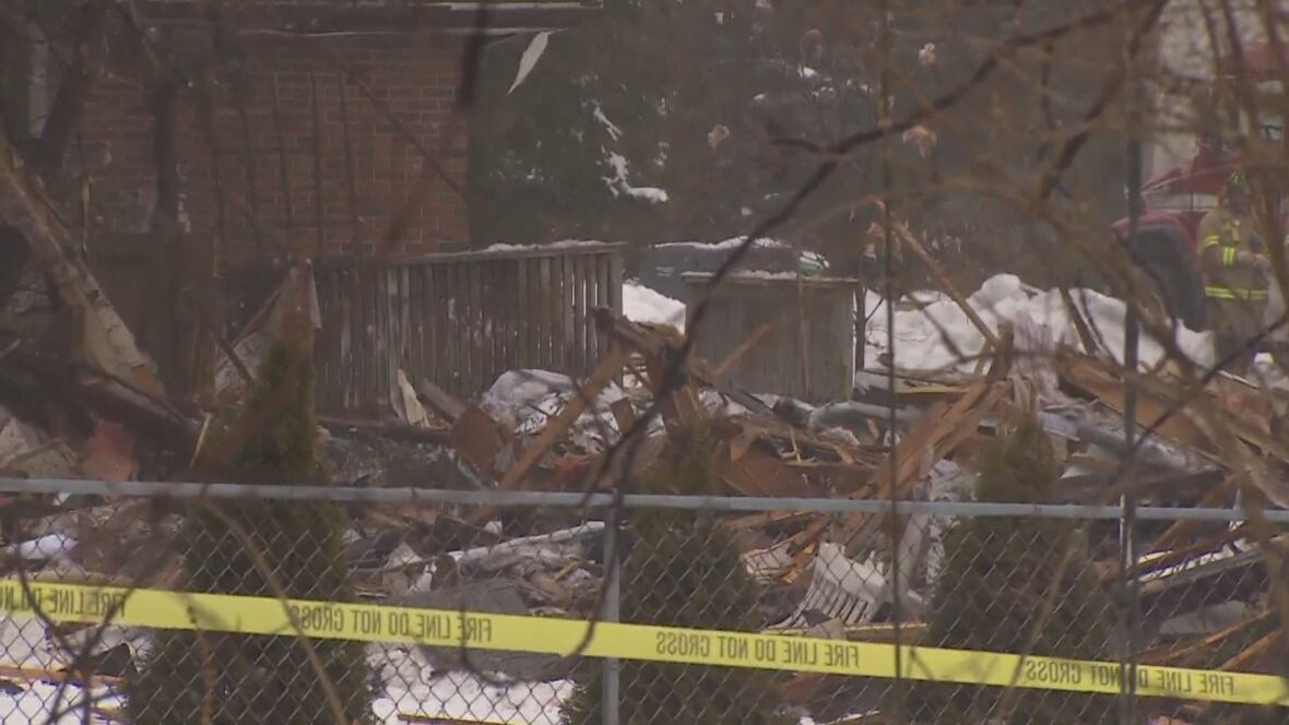 House explosion in Caledon, Ont., leaves man dead, up to 35 neighbours