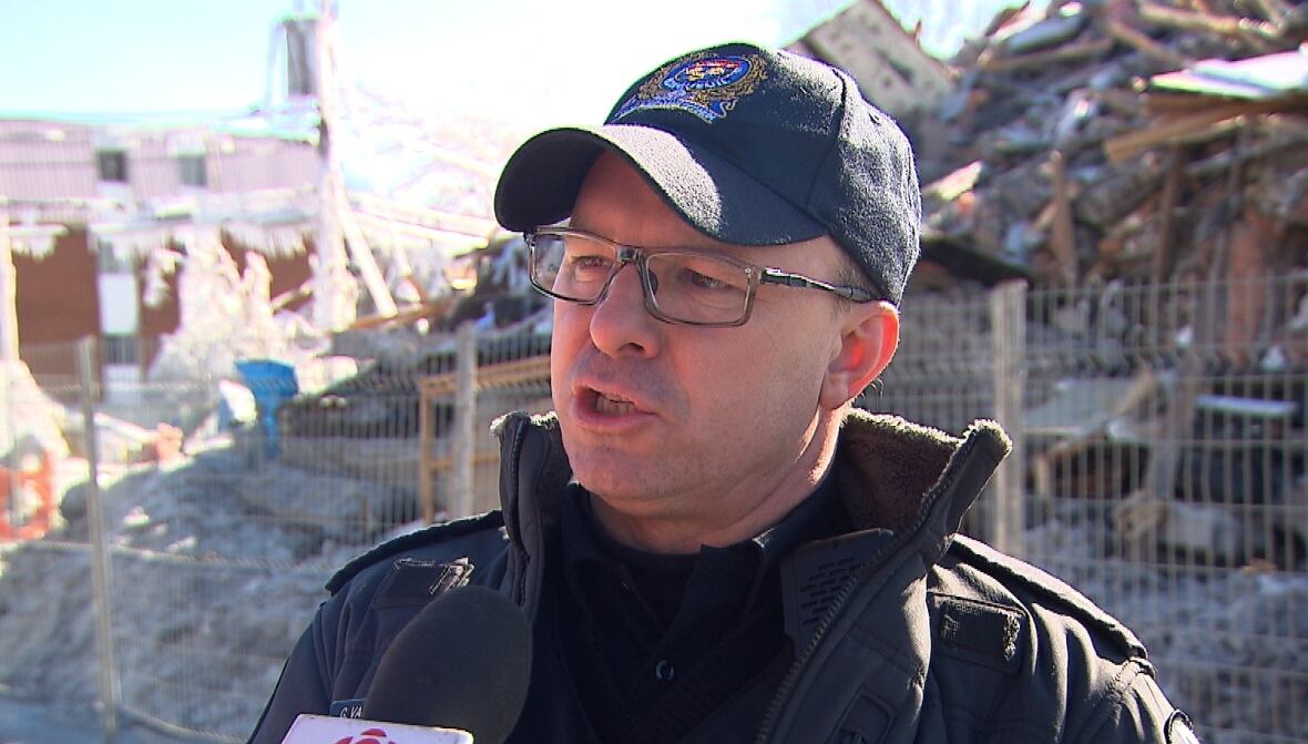 Help pours in for families left homeless by Longueuil apartment fire