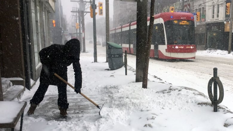 Toronto Canada January 2022 Man Cleaning Street Major, 43%, 51% OFF