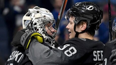 Lightning blank Canadiens to extend win streak to 5