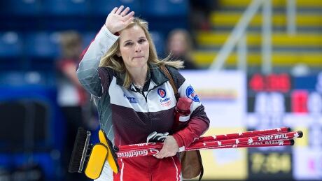 Team Canada skip Jennifer Jones waves to the crowd as she heads from the ice after losing to Northern Ontario in championship pool action at the Scotties Tournament of Hearts on Friday.
CUR Scotties 20190222