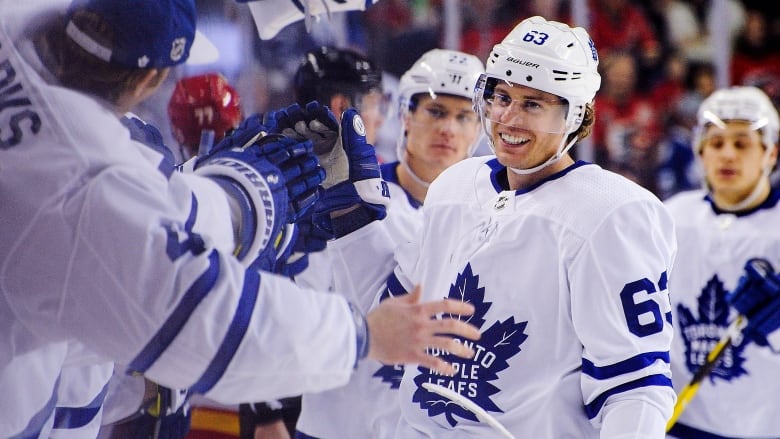 Tyler Ennis scores 1st career hat trick as Leafs dismiss Flames | CBC Sports