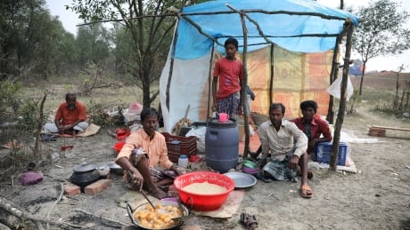A man cooks a meal in his makeshift restaurant on the island of Bhasan Char in the Bay of Bengal, Bangladesh February 14, 2018. Picture taken February 14, 2018. REUTERS/Stringer - RC1F445640F0 MYANMAR-ROHINGYA/ISLAND