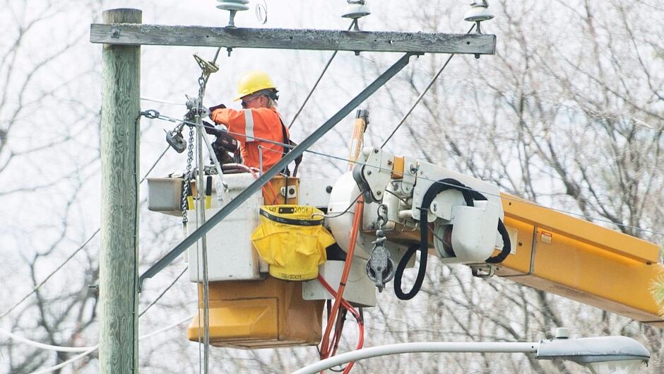 Quebecers Without Power May Have To Spend Another Night In The Dark Officials Say Cbc News