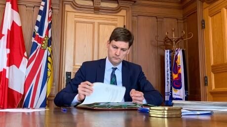 B.C. pleased with Ottawa's move to lift federal booze barriers