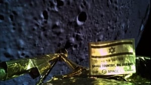 Israeli spacecraft crashes onto moon