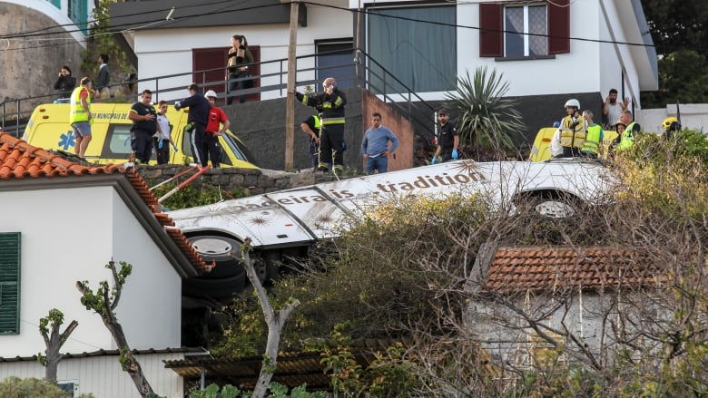 At least 28 killed on tourist bus near Caniço — Madeira crash