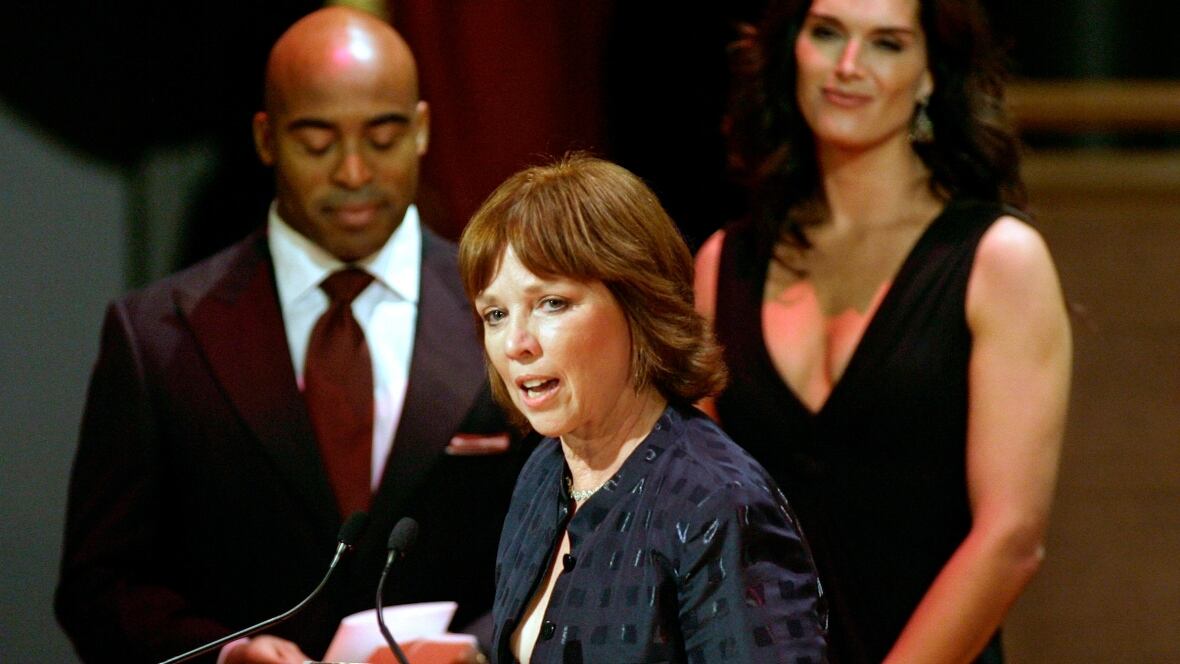 L Emprise Du Vice Nora Roberts Hillel Italie - The Associated Press | CBC