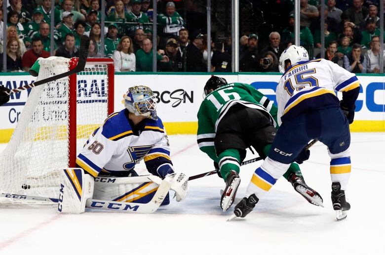 How did Stars captain Jamie Benn beat Blues goalie Jordan