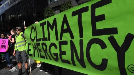 Extinction Rebellion activists carry a coffin as they stage a march to call for action on 'Climate Change' during a nationwide 'Day of Action' on the issue in Los Angeles , California on 26 January, 2019. (Photo by Mark RALSTON / AFP) (Photo credit should read MARK RALSTON/AFP/Getty Images) AFP_1CP4HR