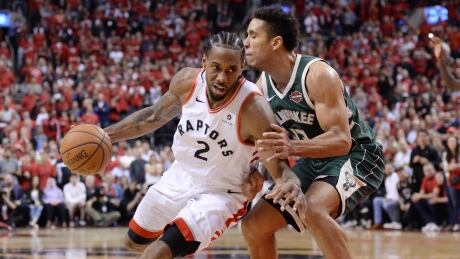 Kawhi Leonard powers Raptors to double overtime win