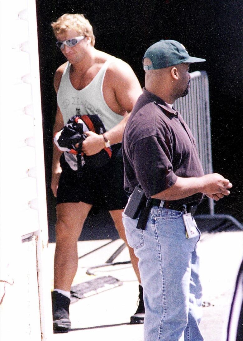 https://i.cbc.ca/1.5146945.1684849094!/cpImage/httpImage/image.jpg_gen/derivatives/original_780/owen-hart-entering-the-kemper-arena-on-may-23-1999.jpg