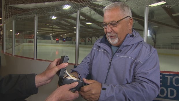 Score one for kindness: Taxi driver returns lost hockey championship