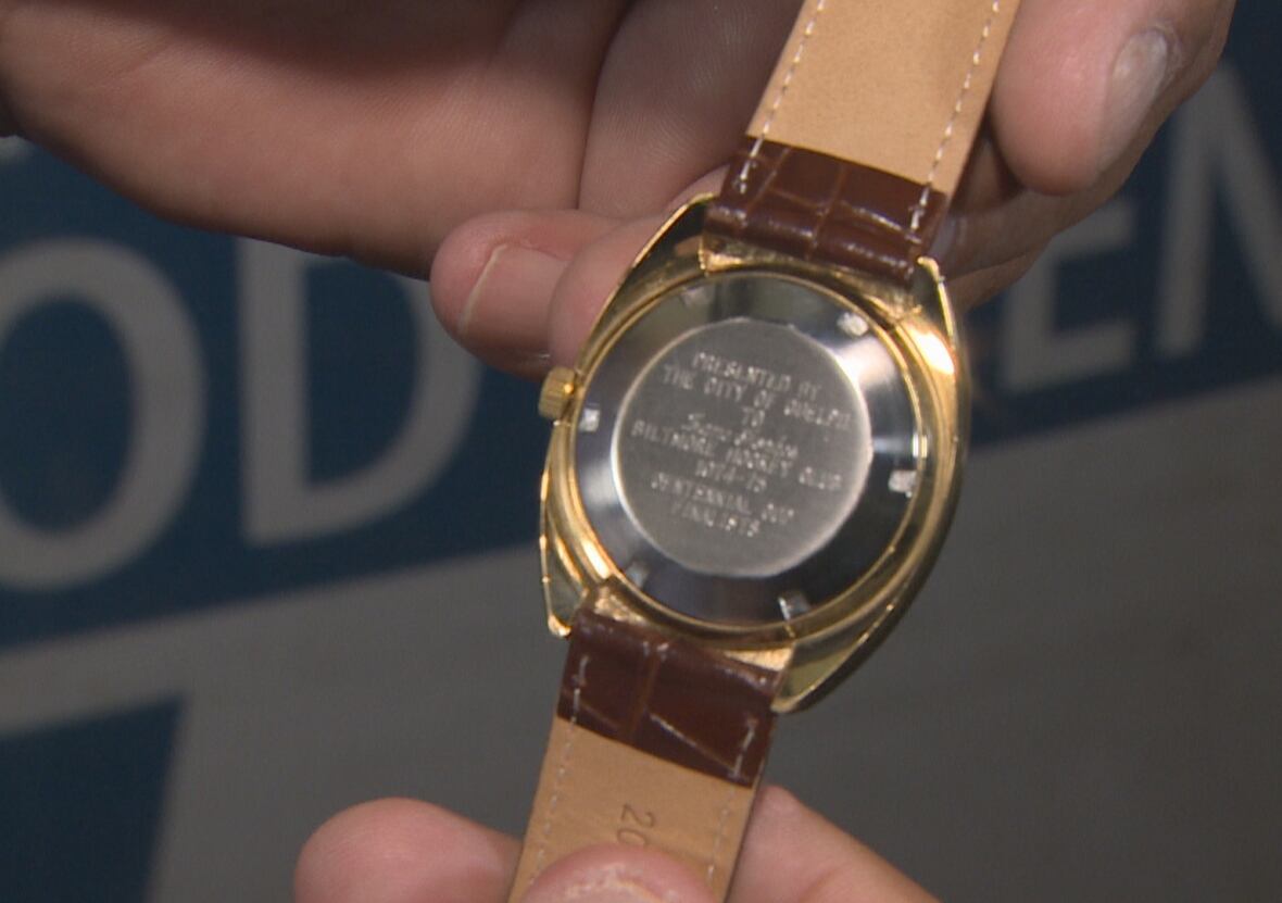 Score one for kindness: Taxi driver returns lost hockey championship