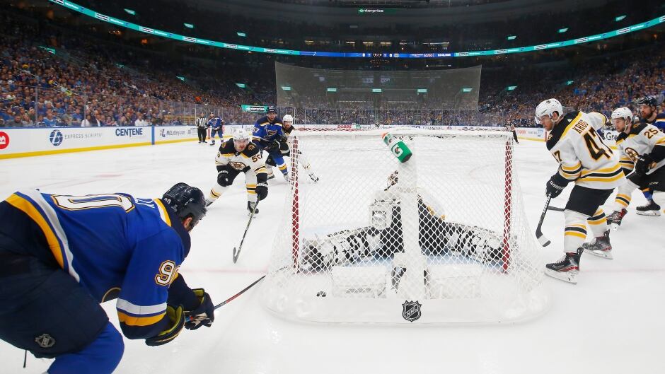 Boston will love him:' Craig Smith is ready to bring his relentless energy  to the Bruins - The Boston Globe