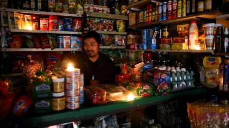 A vendor waits for customers during a national blackout, in Buenos Aires, Argentina June 16, 2019. LATAM-POWER/