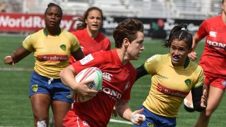 Canadas Ghislaine Landry runs the ball down field against Brazil to score a try in HSBC World Rugby Womens Sevens action in Langford, B.C., on May 11. landry-ghislaine-051119-620