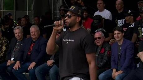 Finals MVP Kawhi Leonard "has fun" during his speech at Raptors' title parade. Viral moment: Kawhi gets last laugh, literally