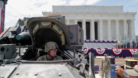 Members of the U.S. Army's 3rd Infantry Division, 1st Battalion, 64th Armored Regiment based at Fort Stewart, Georgia assist as a Bradley Fighting Vehicle is moved into place at the Lincoln Memorial ahead of a July Fourth celebration highlighting U.S. military might in Washington, U.S., July 3, 2019. REUTERS/Jim Bourg - RC12D32C5AC0 USA-TRUMP/JULYFOURTH