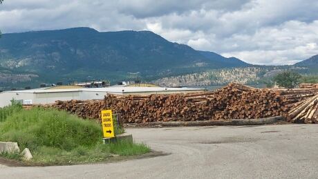 West Fraser Timber Co. Ltd. like many in B.C.'s lumber industry, has cut back and closed mills in recent months in response to limited log supplies and a plunge in lumber prices from record highs last year.
Tolko mill Kelowna