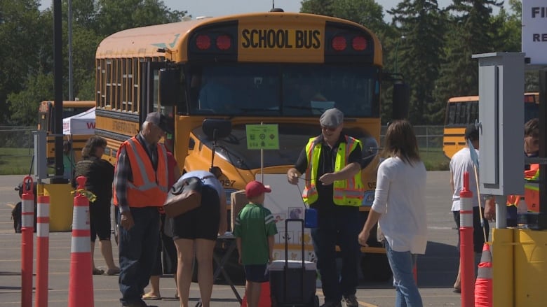 Firsttime school bus riders in Regina get opportunity to
