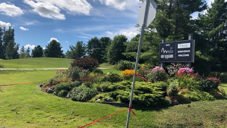 Il existe, pour le moment, deux systèmes d'indexation internes pour trouver du contenu : Mont Cascades Golf Scorecard . Motorcyclist dies in crash with tractor at Cantley golf ...