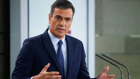 Spain's acting Prime Minister Pedro Sanchez gestures as he speaks during a news conference at the Moncloa Palace after a meeting with King Felipe in Madrid, Spain, September 17, 2019. SPAIN-POLITICS/SANCHEZ