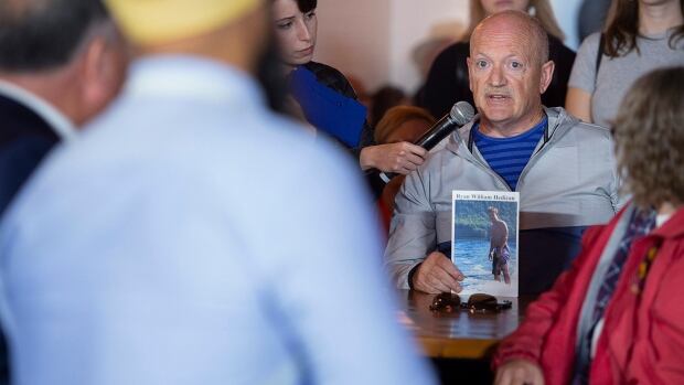 Singh confronts opioid crisis during B.C. campaign, stops short of promising safe supply