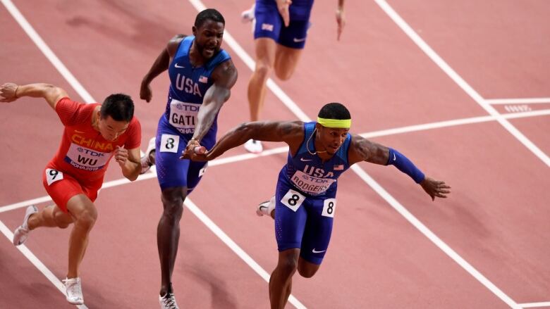 U S Men S 4x100m Relay Team Ends 12 Year Drought With Gold Medal Performance Cbc Sports