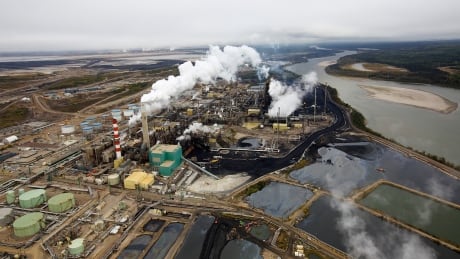 The Suncor tar sands processing plant near the Athabasca River at their mining operations near Fort McMurray, Alberta, September 17, 2014. In 1967 Suncor helped pioneer the commercial development of Canada's oil sands, one of the largest petroleum resource basins in the world. Picture taken September 17, 2014. CANADA-BUSINESS/