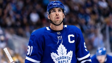 Toronto Maple Leafs centre John Tavares suffered a broken finger late in Wednesday's 4-3 loss to the Washington Capitals after getting struck in the right hand by a shot off the stick of Toronto defenceman Morgan Rielly. tavares-leafs