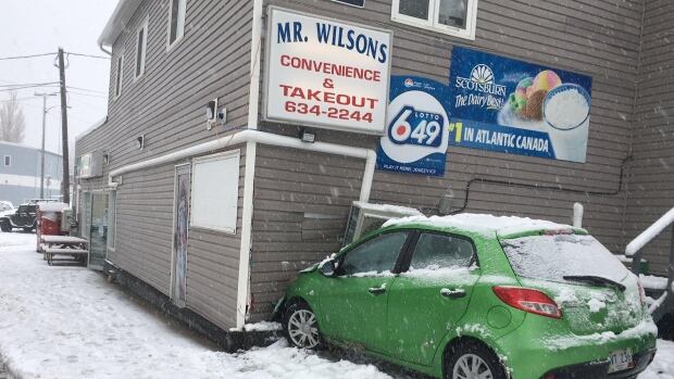 Crashes on top of crashes as Corner Brook sees first significant snowfall of the season - CBC.ca