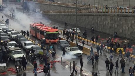 People protest against increased gas price, on a highway in Tehran, Iran November 16, 2019. Nazanin Tabatabaee/WANA (West Asia News Agency) via REUTERS ATTENTION EDITORS - THIS IMAGE HAS BEEN SUPPLIED BY A THIRD PARTY - RC2CCD9U9AIN IRAN-FUEL/PROTESTS