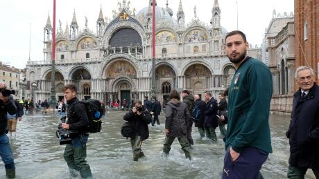 Gianluigi Donnarumma, football player of the Italian national team, walks in St. Mark’s Square after days of severe flooding in Venice, Italy, November 16, 2019. REUTERS/Manuel Silvestri - RC2CCD9HS3DQ ITALY-WEATHER/VENICE