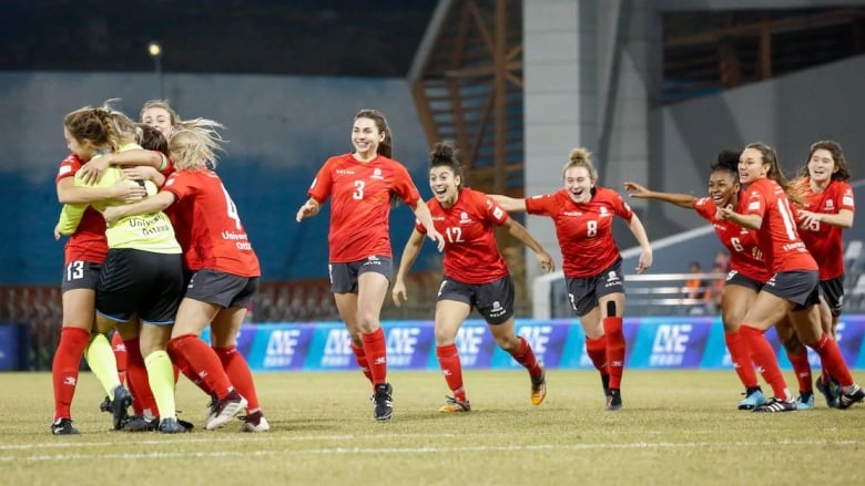 Gee-Gees win women's University World Cup | CBC News