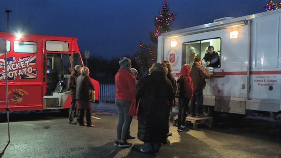Lower Sackville Food Truck That Serves People In Need Dishes Out Christmas Dinner Cbc News