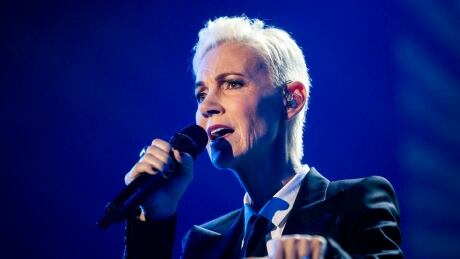 Marie Fredriksson, of the Swedish pop-rock band Roxette sings, during a show, at Papp Laszlo Budapest Sports Arena, in Budapest, Hungary, Tuesday, May 19, 2015. (Balazs Mohai/MTI, via AP) Hungary Roxette