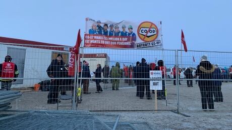 Unifor members have put up fences around Gate 7 at the Co-op Refinery on January 21, 2020. Unifor fences tuesday