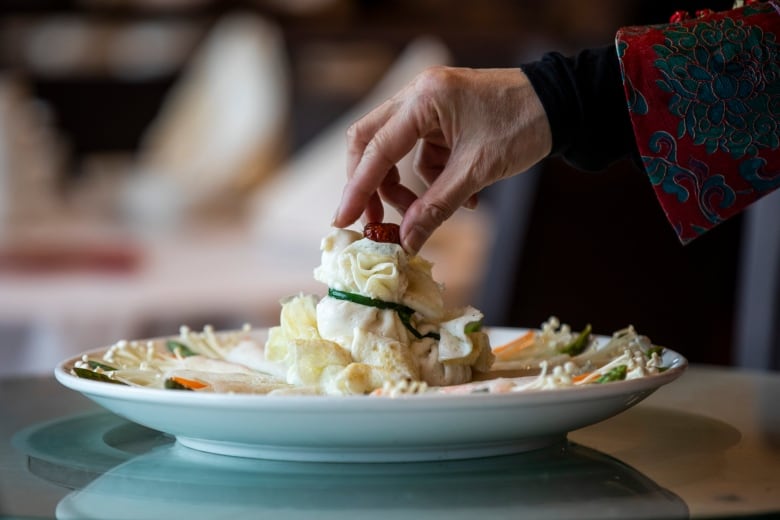 Everything Is A Metaphor Here S What To Eat And Avoid At Chinese New Year Dinner Cbc News