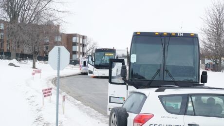 Cruise ship passengers begin 14-day quarantine in Cornwall, Ont.