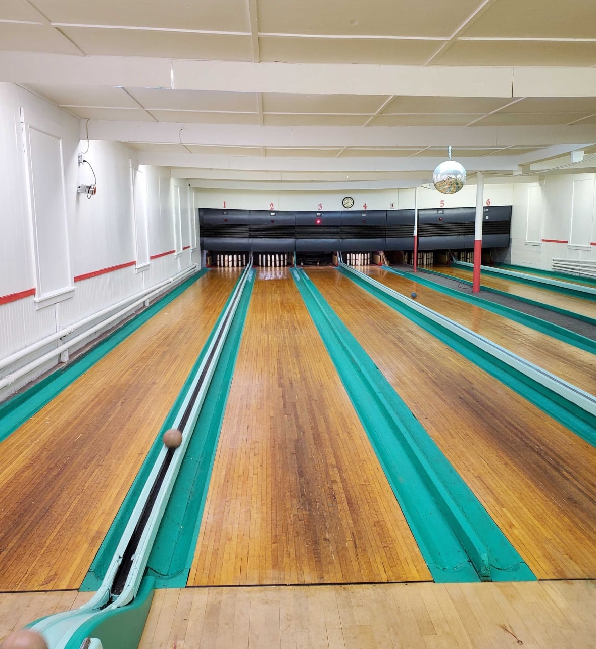 mount-a-students-bring-old-sackville-bowling-alley-back-to-50s-style