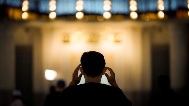 Quarantine Ramadan Muslims Across Canada Prepare For Unprecedented Virtual Holy Month Cbc News