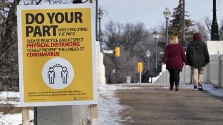 A sign in Assiniboine Park in Winnipeg encourages visitors to practise social distancing. Assiniboine Park Social distance signs