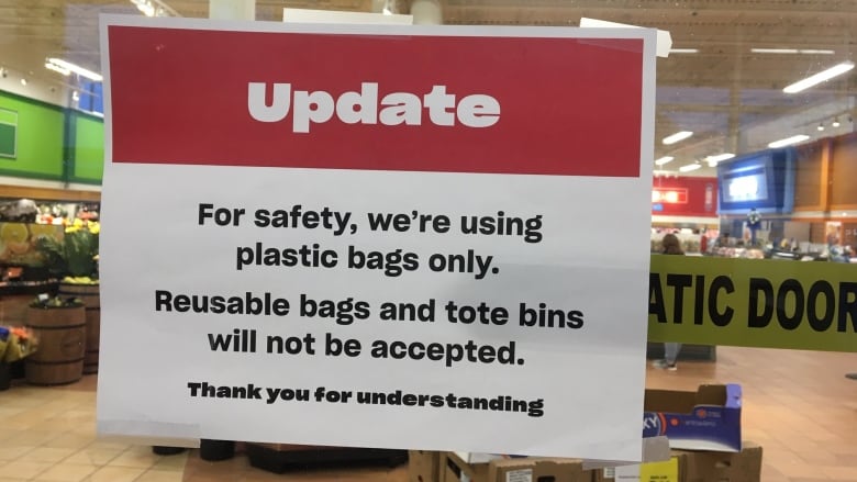 Should you use a reusable shopping bag? Government, stores have