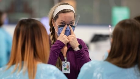 Federal government urges med students, retirees to volunteer in the fight against COVID-19