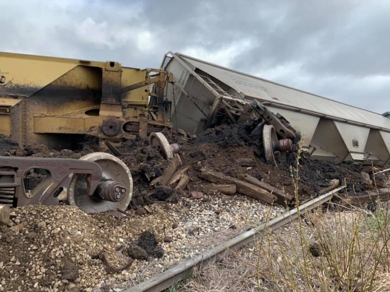 6 rail cars derail near Boissevain Saturday morning: Manitoba RCMP ...