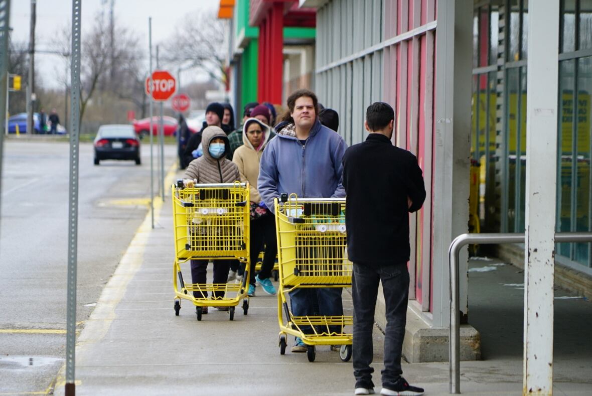 Once hailed as heroes, Ontario grocery store workers now push for