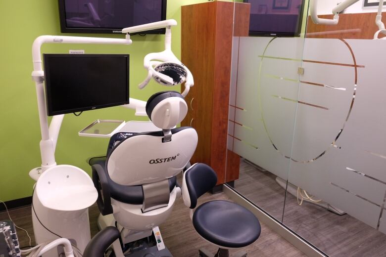 Lack of PPE, conflicting guidelines slow reopening of dental clinics