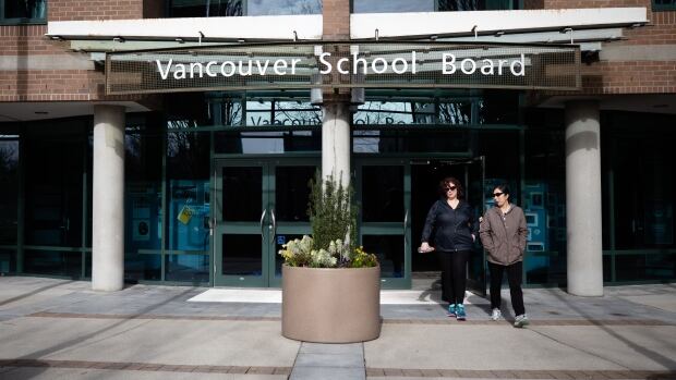 Vancouver School Board votes to reinstate school liaison officer program