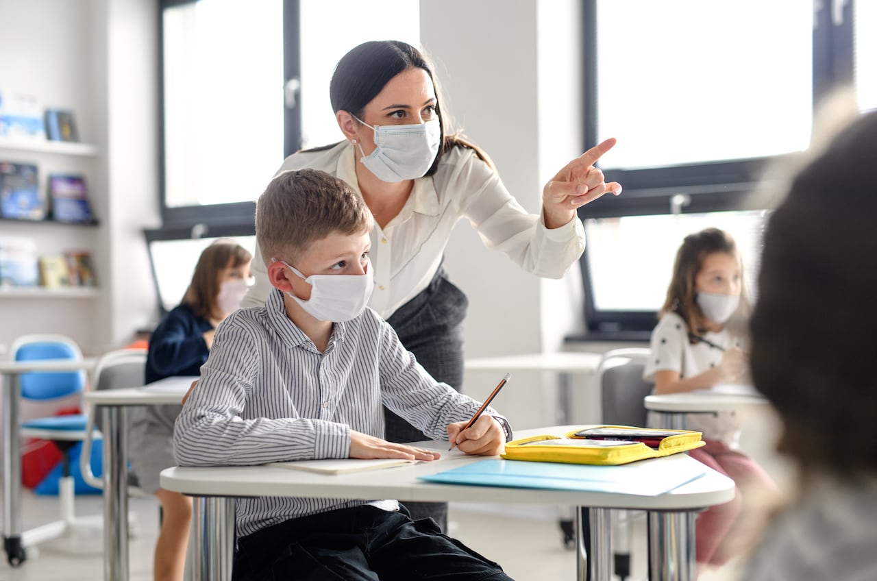 Strong recommendation for masks in schools not good enough, union says | CBC News